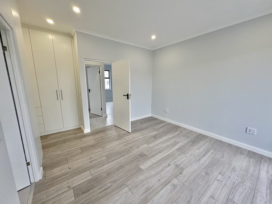 To Let 4 Bedroom Property for Rent in Sandown Western Cape